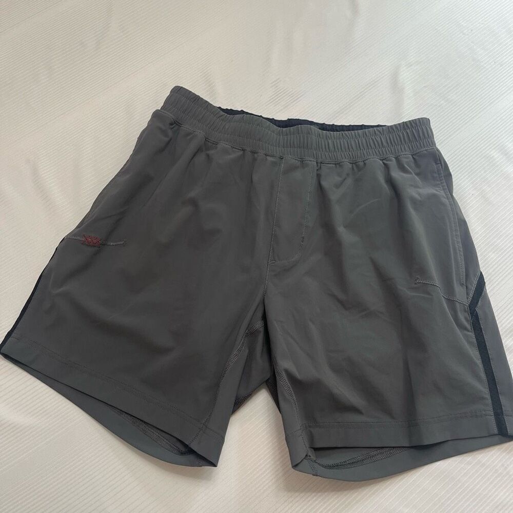 Rhone Shorts Mens Medium Lined Running Workout Gray Gym Lifting Active Stretch
